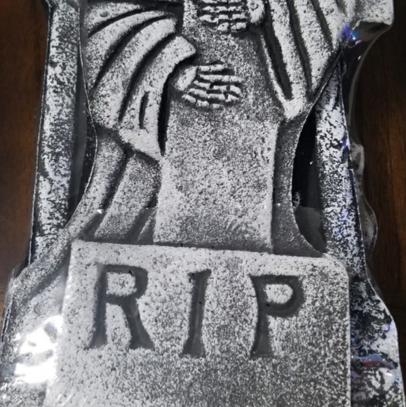 Halloween 4-Piece Tombstone Set - Picture 2 of 6